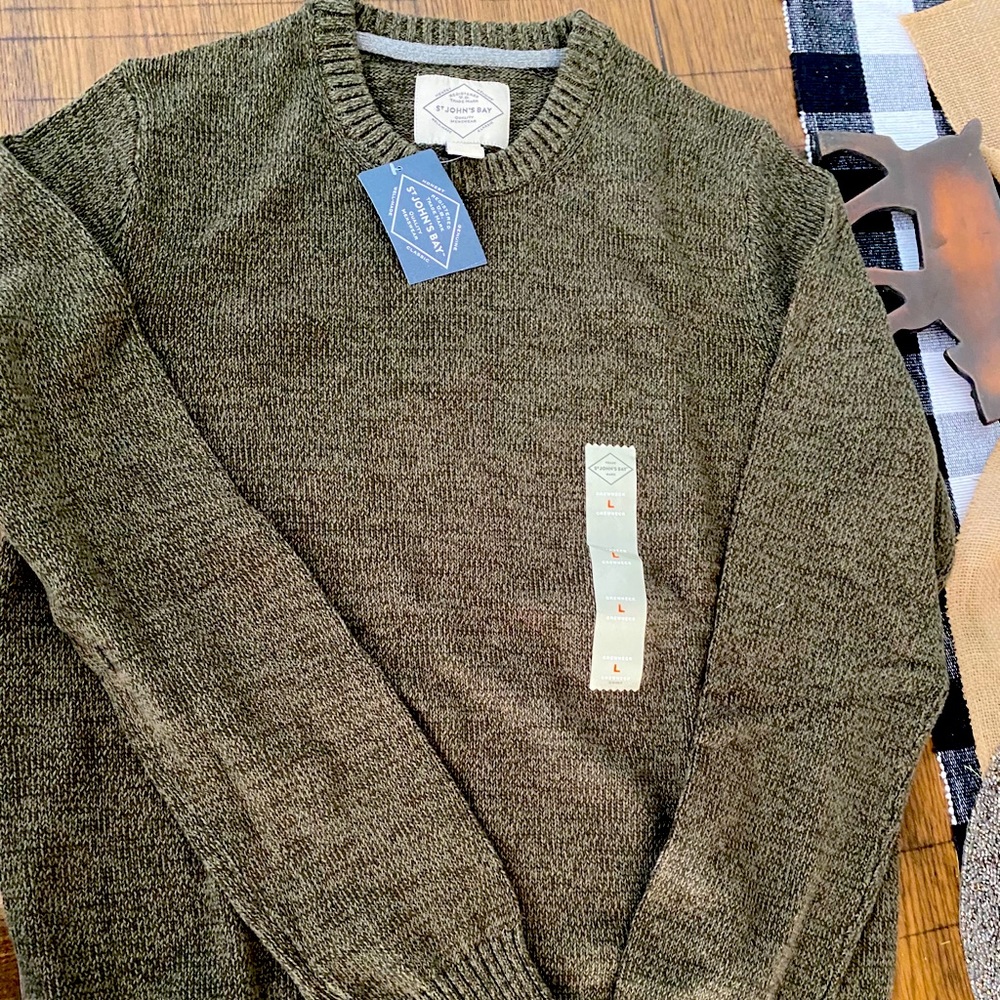 St. John’s Bay Men’s sweater - new with tags